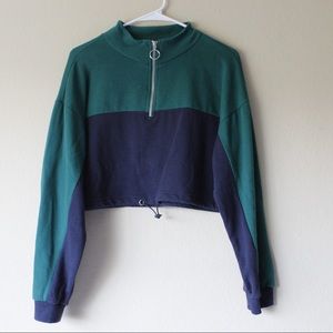 Two-tone long sleeve crop top